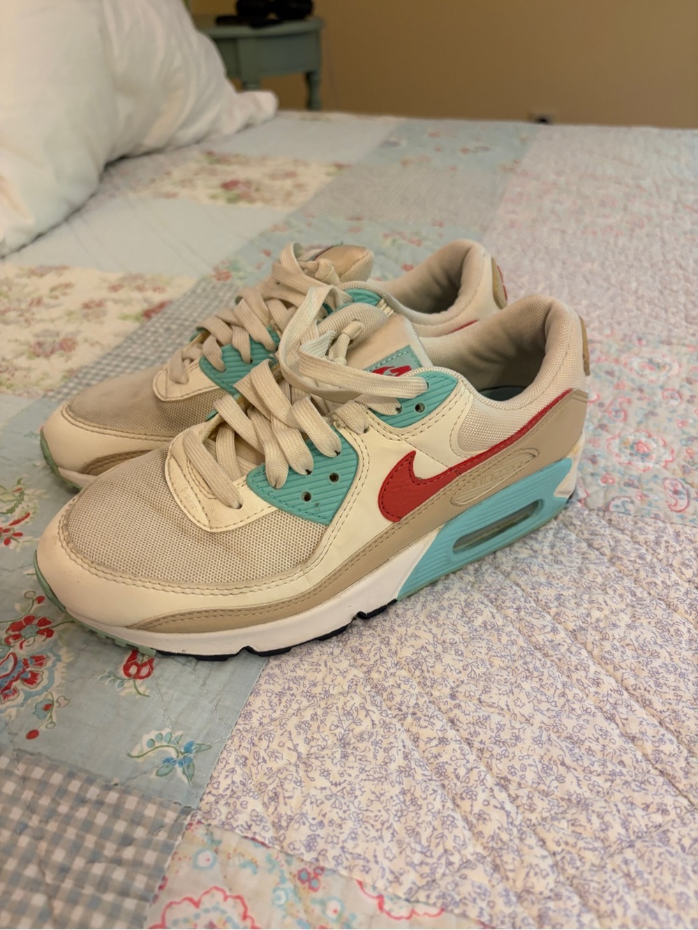 Women’s Nike Air Max Light Blue / Turquoise and Dark Pink Sneakers, Size 8